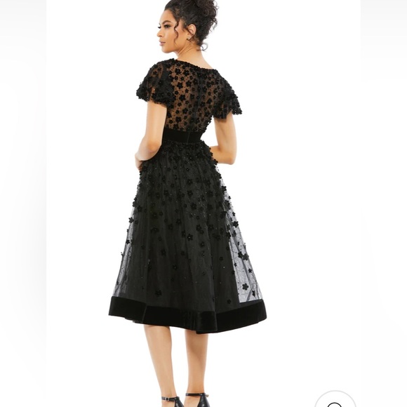 Mac Duggal | Embellished Butterfly Sleeve Velvet Hem Midi Dress | Emerald Green - Picture 5 of 15